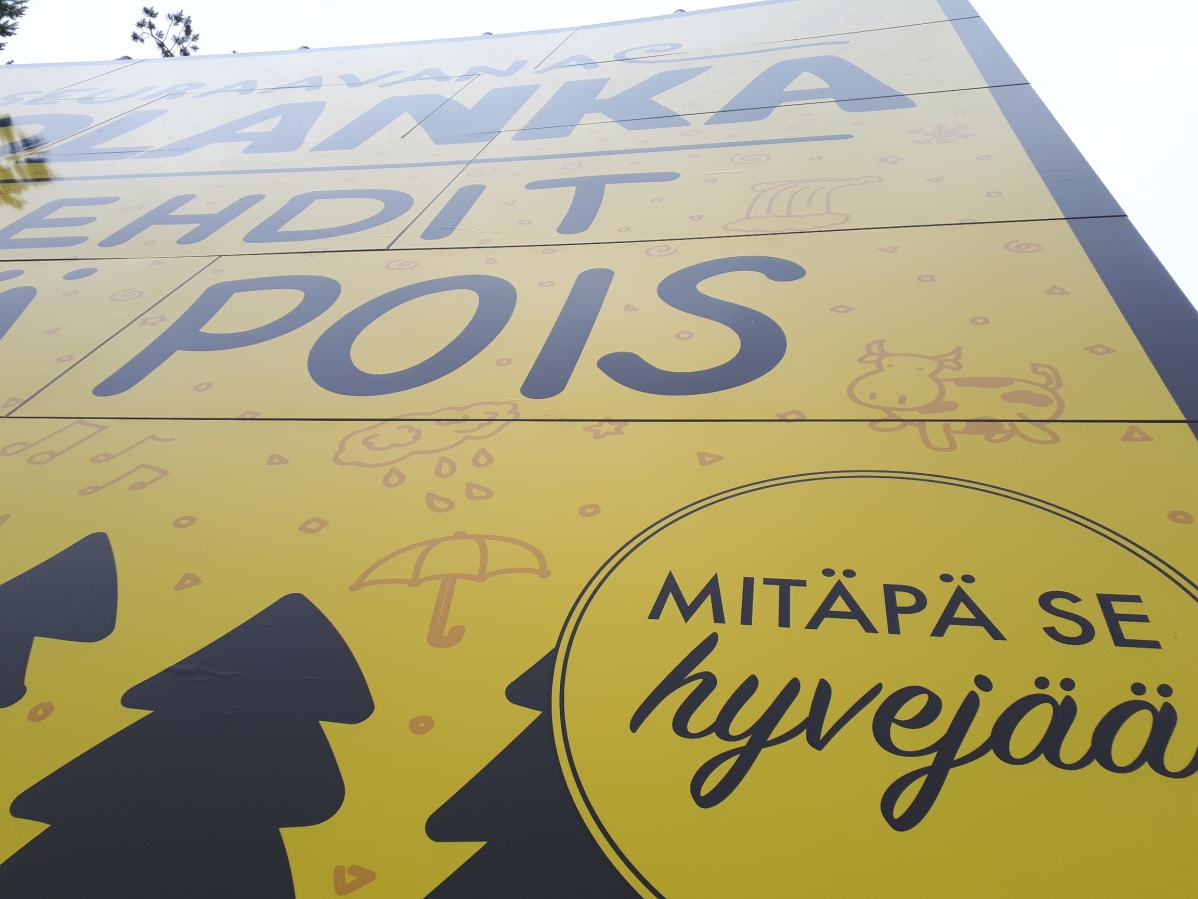 Puolangan tervetuloa-kyltin yksityiskohdat.