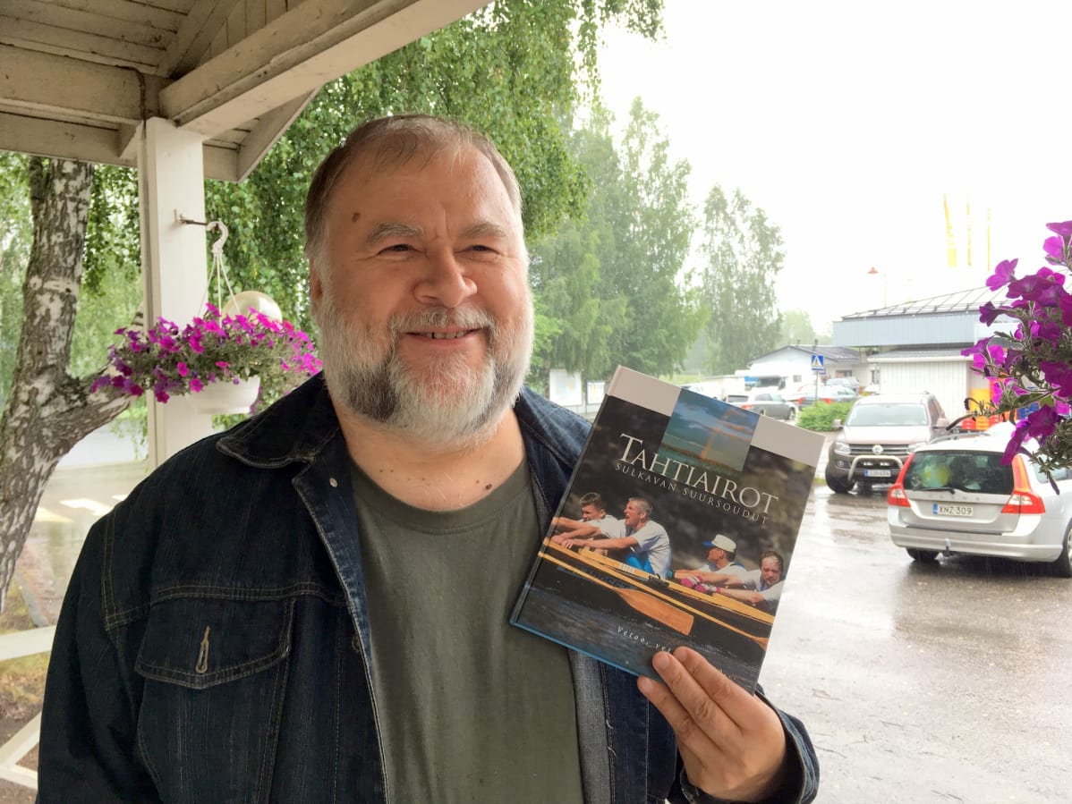 Kalle Keränen, eläkkeellä oleva Sulkava-lehden päätoimittaja, toimi soutukirjan päätoimittajana aikoinaan.