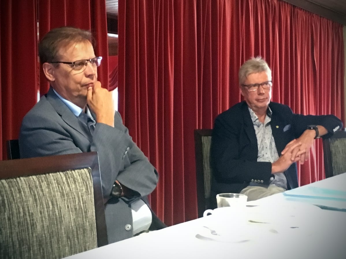 Tampereen pormestari Lauri Lyly (vas.) ja Seinäjoen kaupunginjohtaja Jorma Rasinmäki esittelivät ajankohtaisia asioita Seinäjoella 2.8.2018.