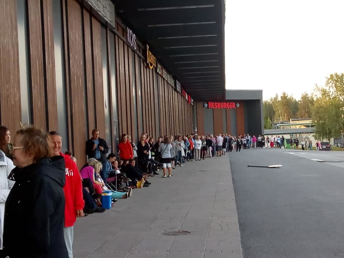 Vaasassa muumi-mukeja jonotettiin myös aamulla.