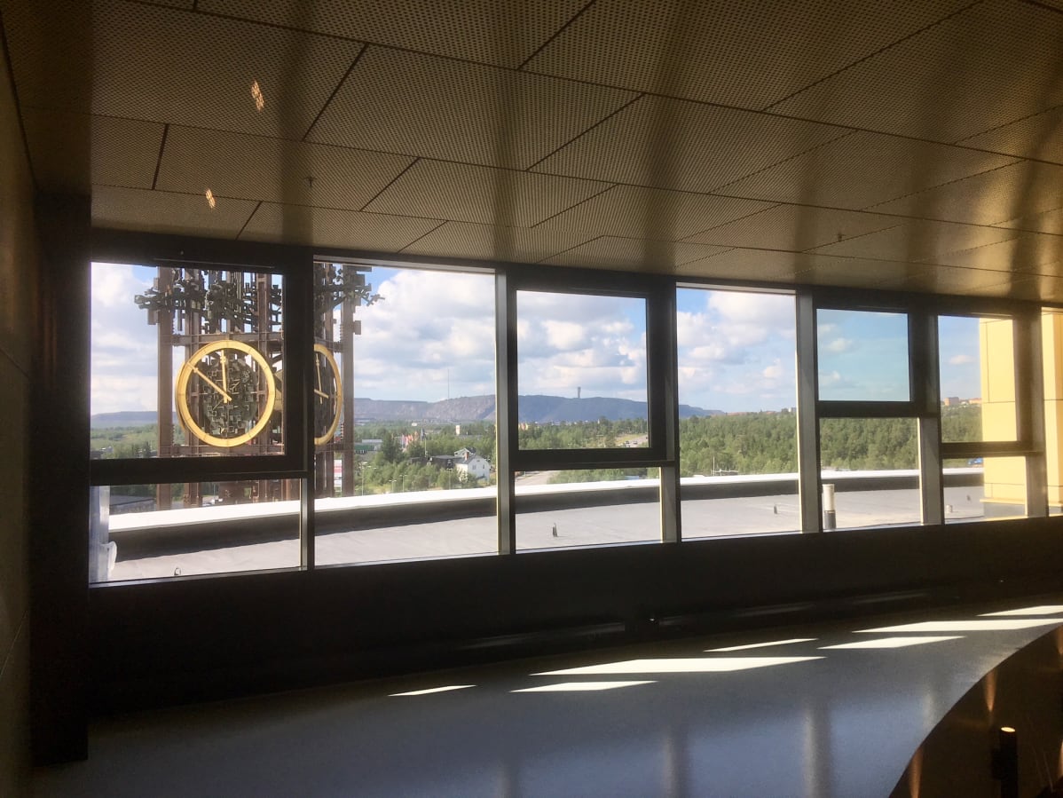 Näkymä Kiirunan uudesta kaupungitalosta kaupunginhallituksen kokoushuoneesta.