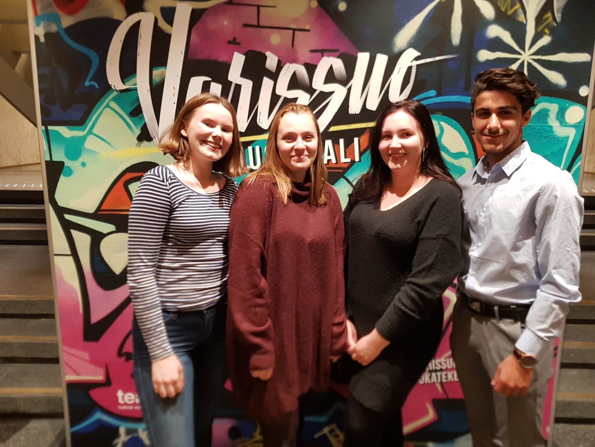 Varissuolaiset Tiitu Peltola, Emma Moxham, Minna Rantanen ja Raid Amiri