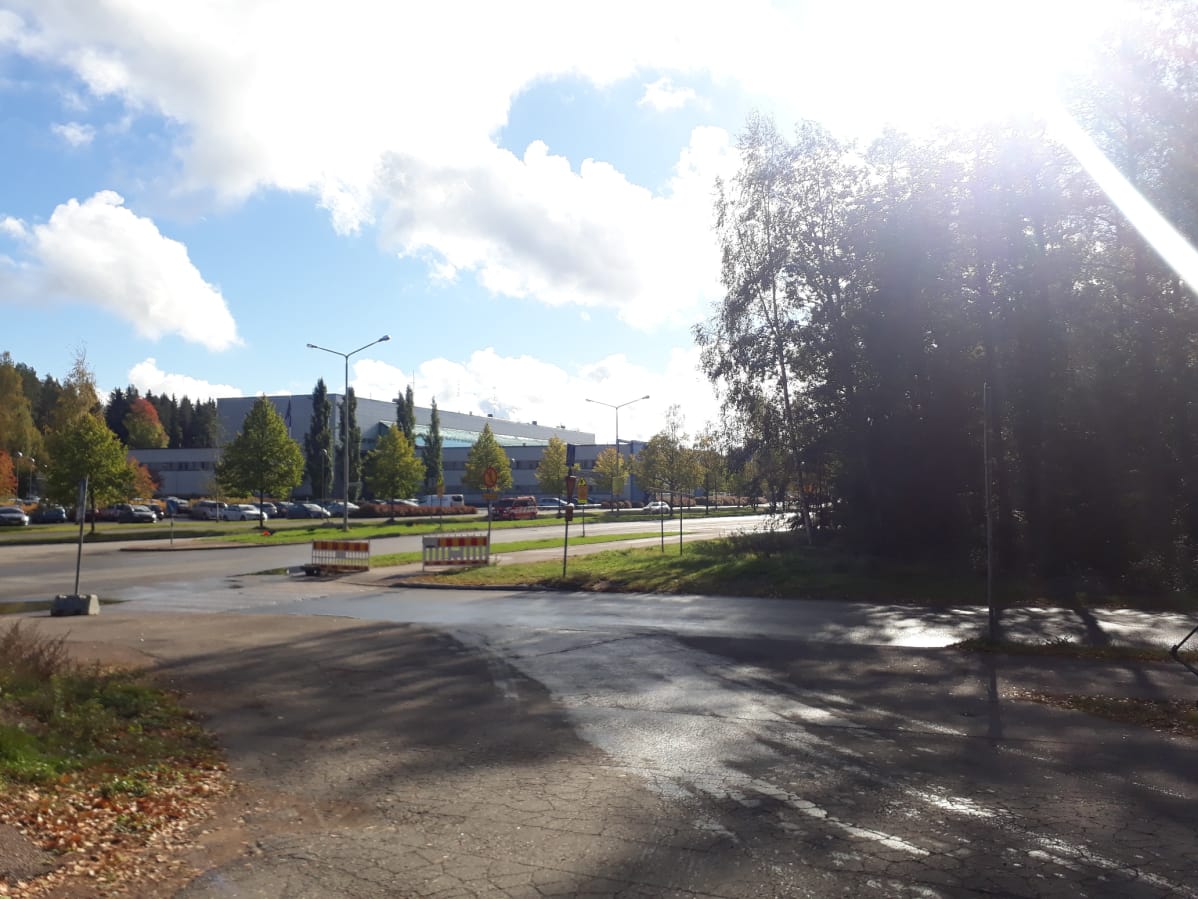 Ratamon tontti Kouvolan oikeus- ja poliisitaloa vastapäätä.