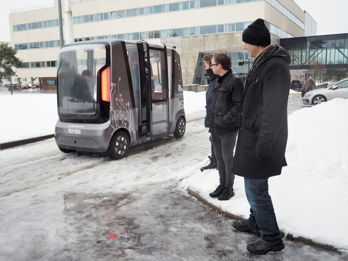Itseohjautuvaa Iseautoa on ollut kehittämässä parinkymmenen hengen opiskelijoista ja tutkijoista koostuva porukka.