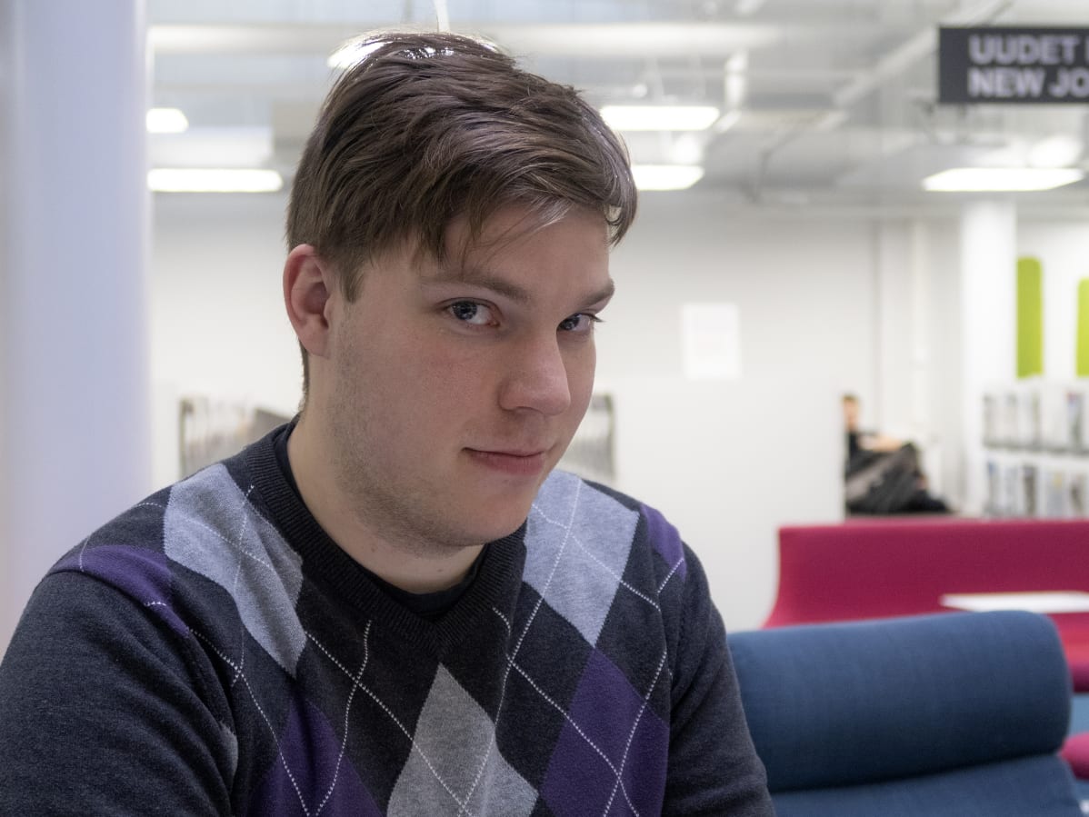 Opiskelija Ilmari Marttila TTY:n käytävällä