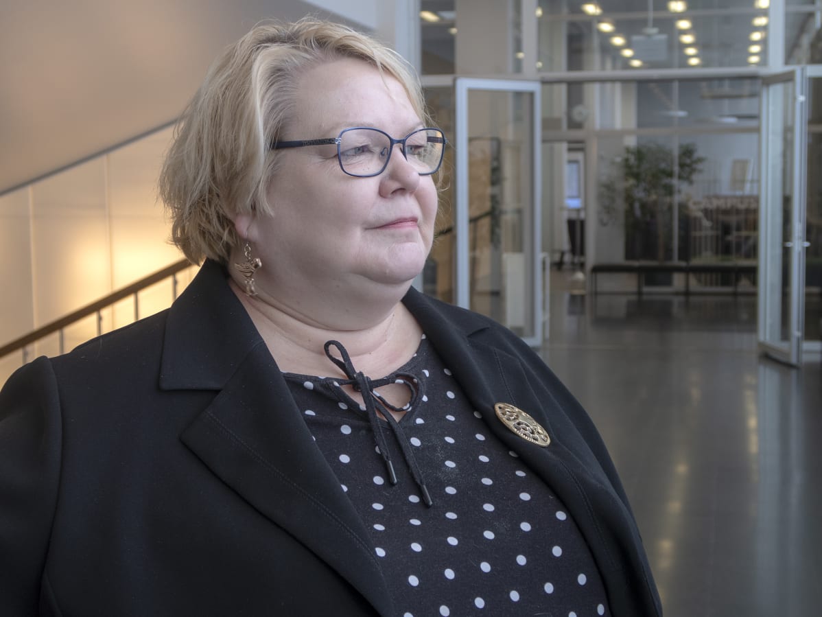 Sinikka Torkkola Tampereen yliopiston aulassa