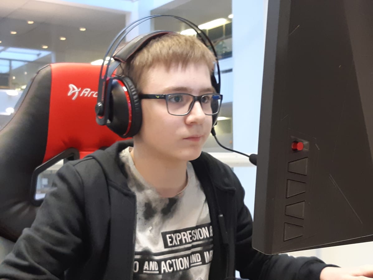 E-urheilukerhon kokoontuminen Imatran kaupungintalolla.