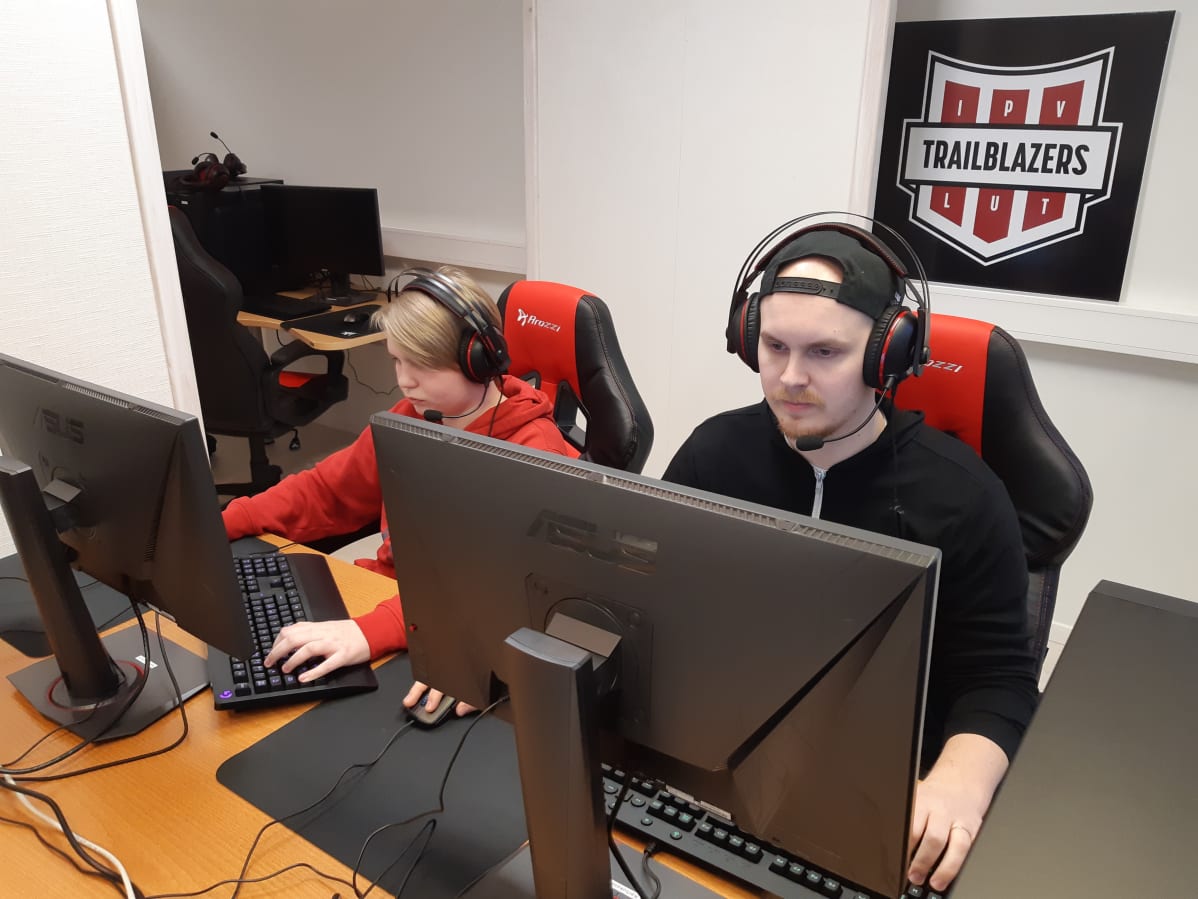 E-urheilukerhon harjoitukset Imatran kaupungintalolla.