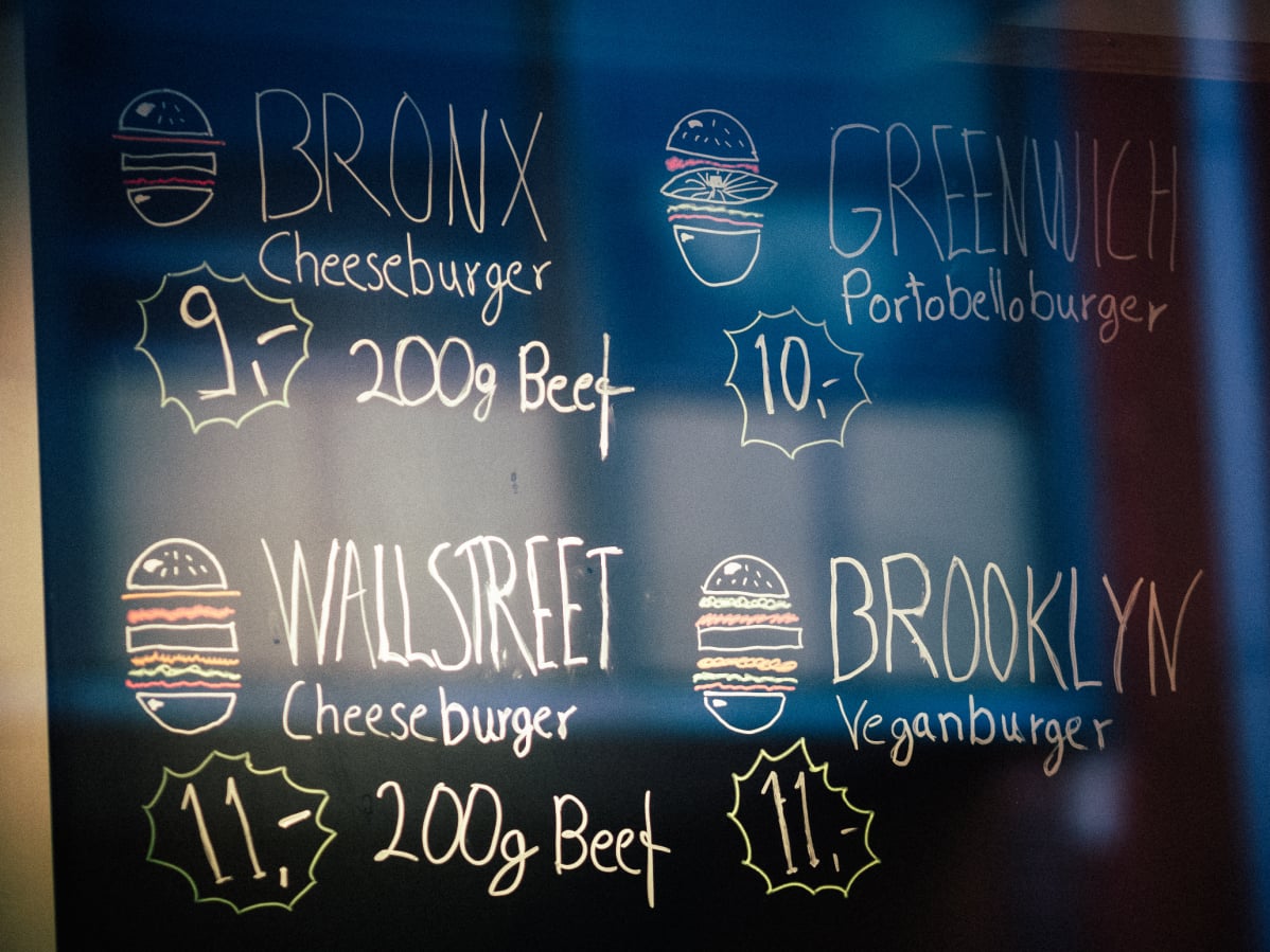 Social Food Burgerjointin menu on lyhyt ja ytimekäs.