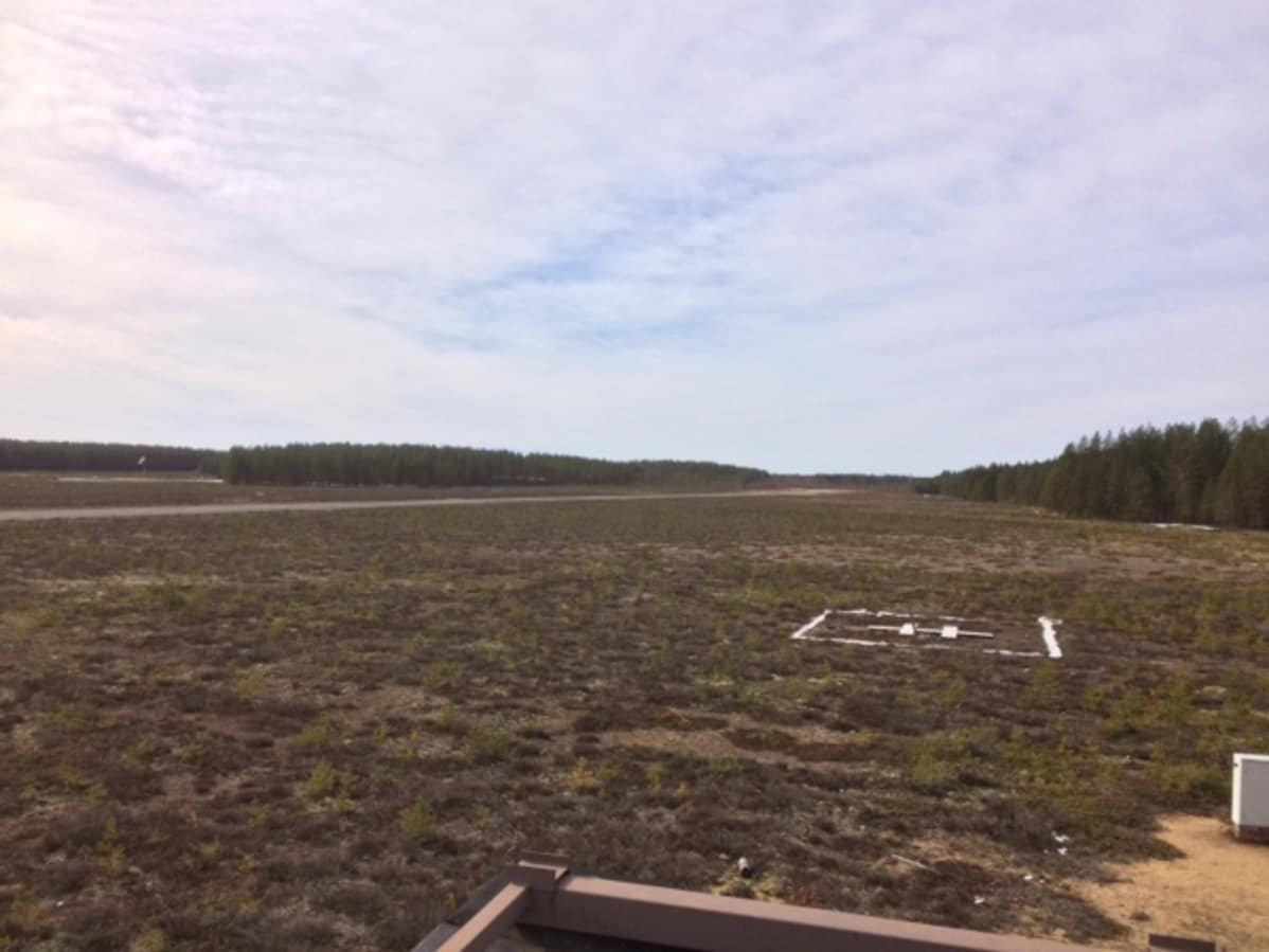 Menkijärven lentokenttää Alajärvellä.