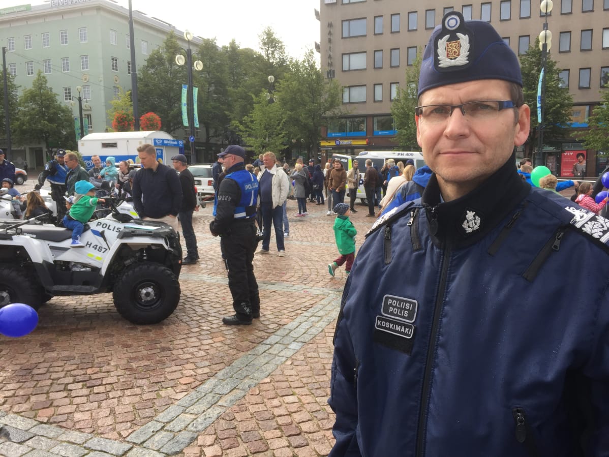 Hämeen poliisipäällikkö Ilkka Koskimäki Lahden tori