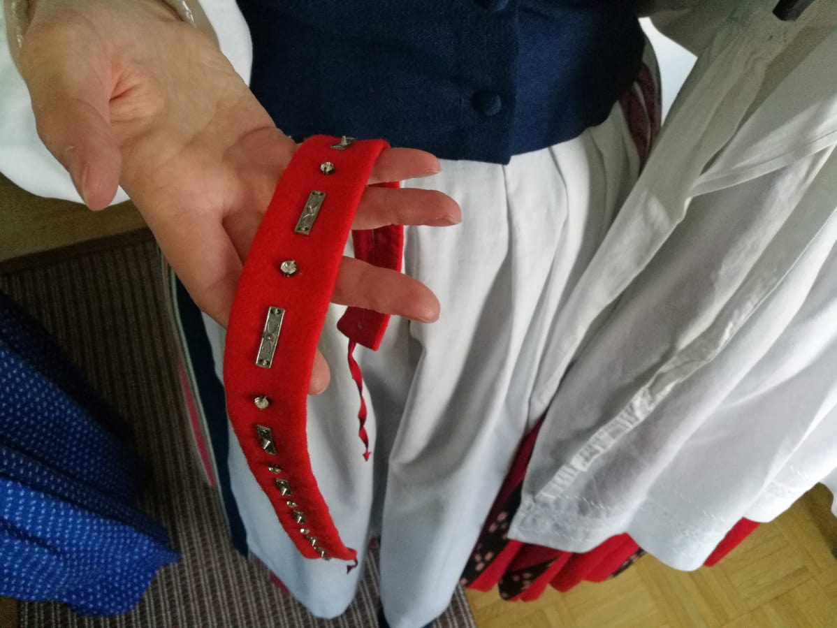 Säppäli eli kansallispuvun päänauha