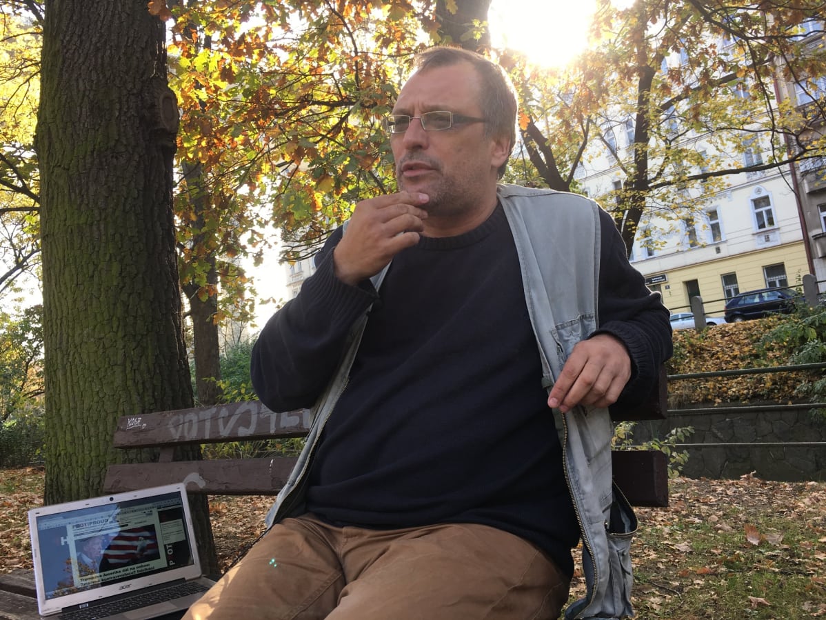 Ondřej Höppner toimittaa vaihtoehtouutisia tšekkiläiselle Protiproud-sivustolle.