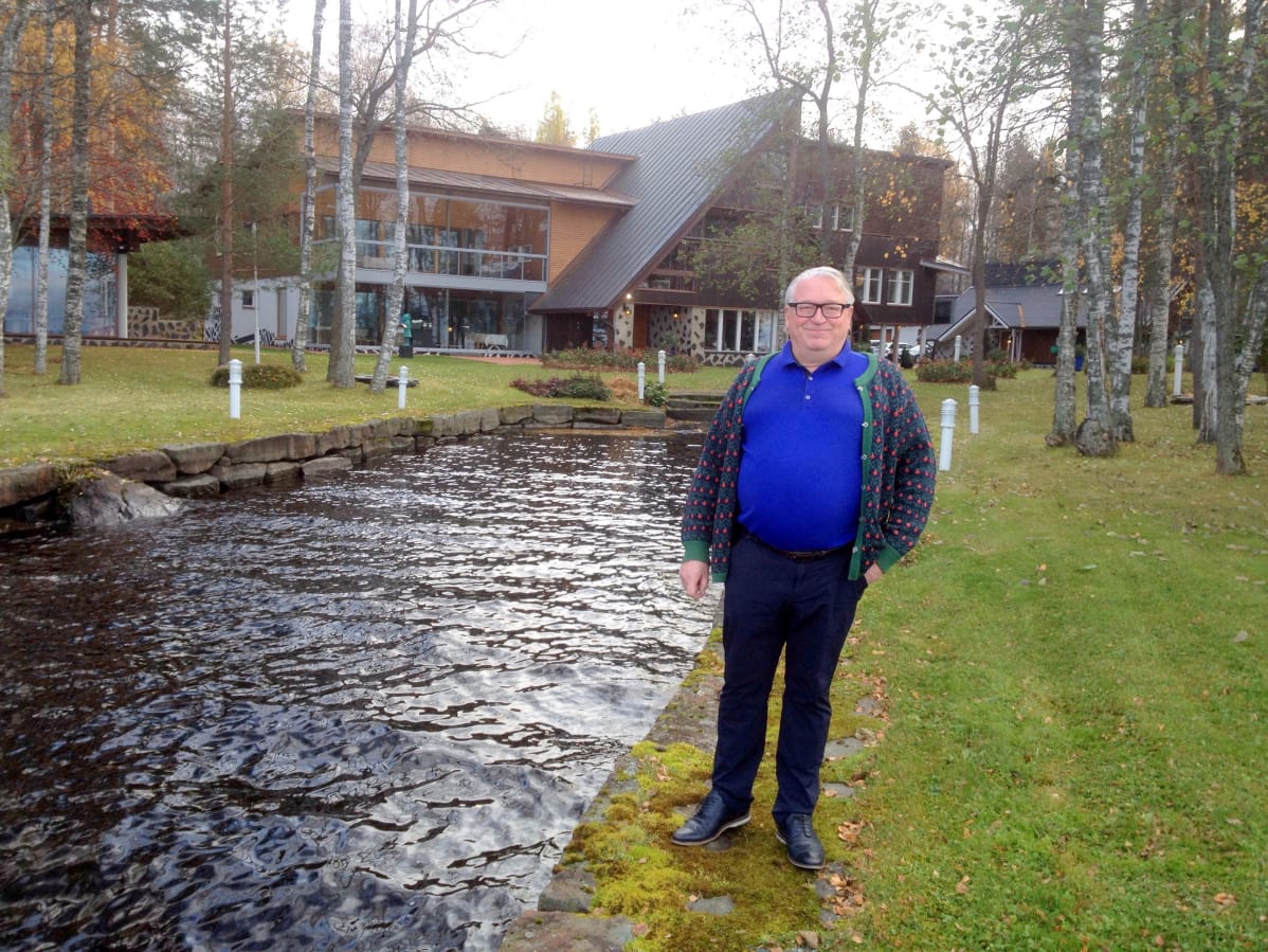 Liikemies Kyösti Kakkosen hulppea maaseutukoti sijaitsee Pyhäselän rannalla Joensuussa.