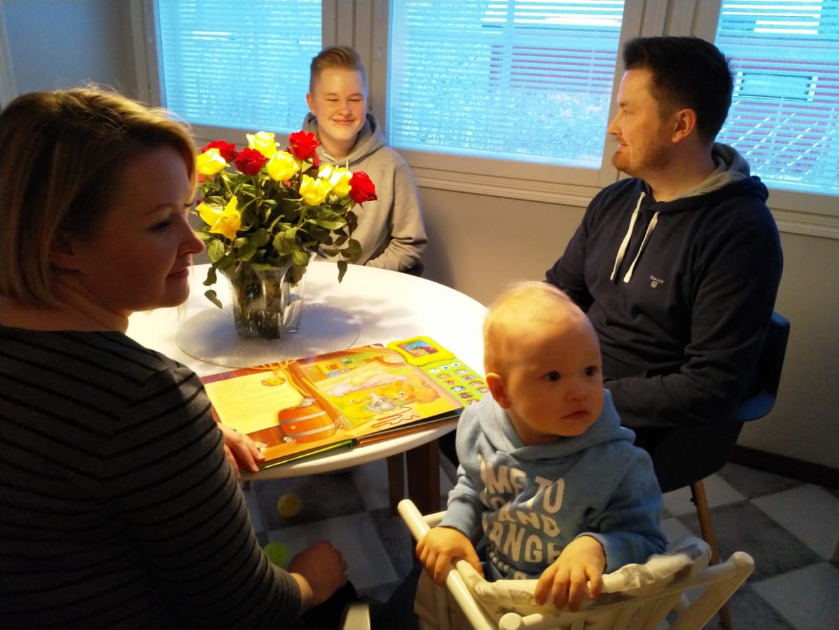 Ennen Jeren harjoituksiin lähtöä ehditään vaihtaa kuulumisia.
