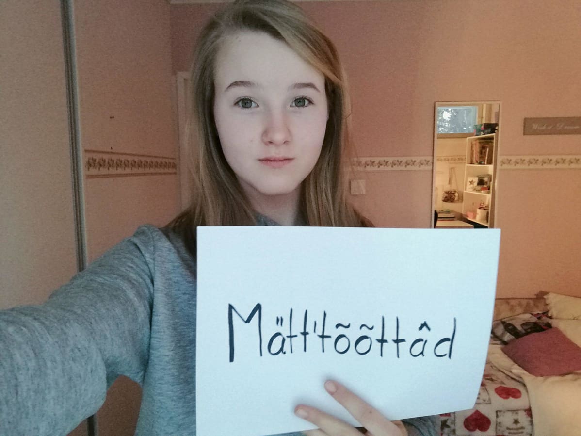 Sevettijärveläinen Lilja Lietoff opiskelee koltansaamea kaksi tuntia viikossa.