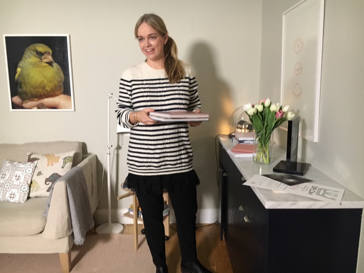 Ebba von Sydow työhuoneellaan