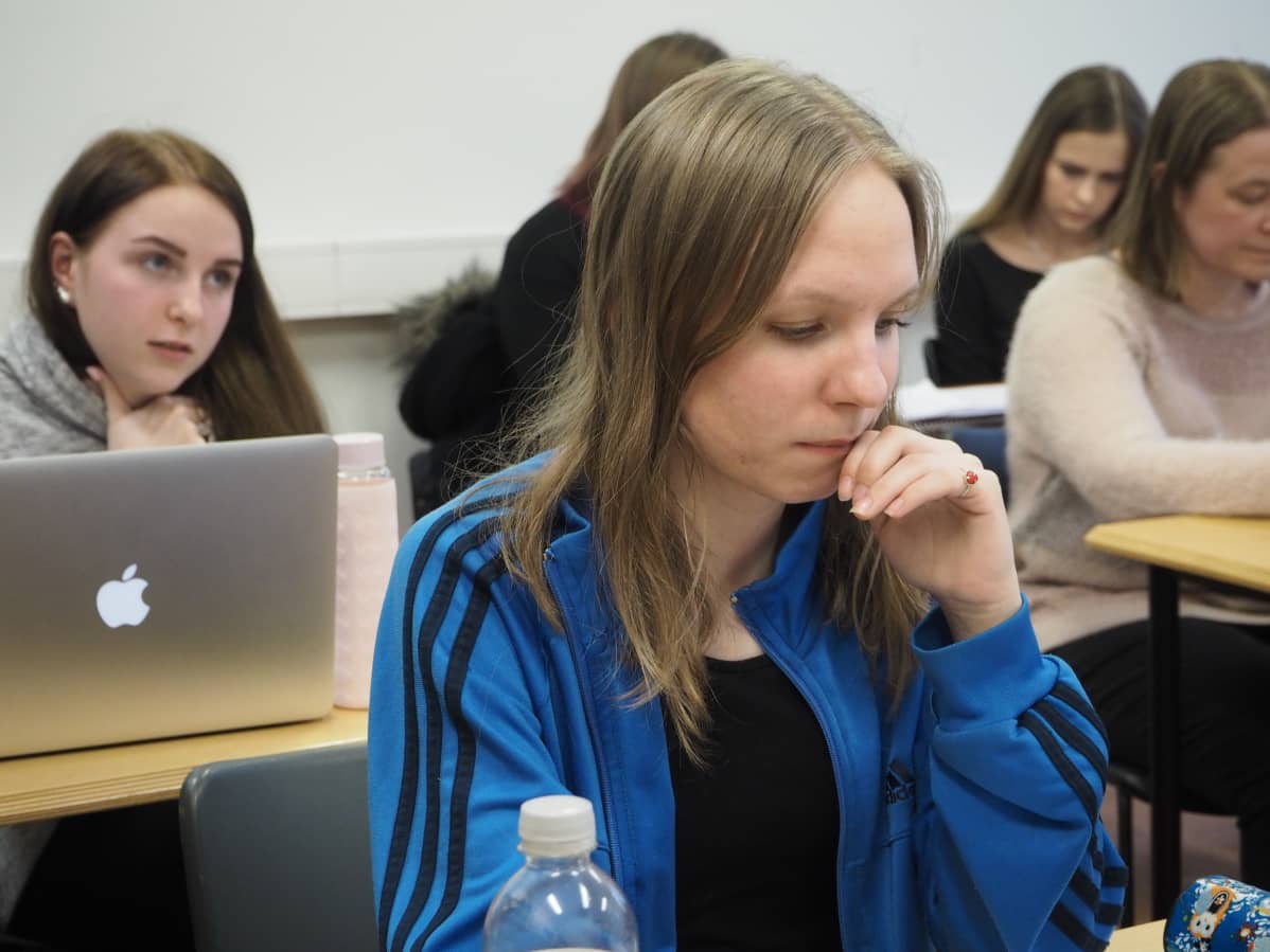 Laura Saare aloitti suomen kielen opiskelun jo lukiossa. Virossa suomea voi opiskella lukiossa C-kielenä.