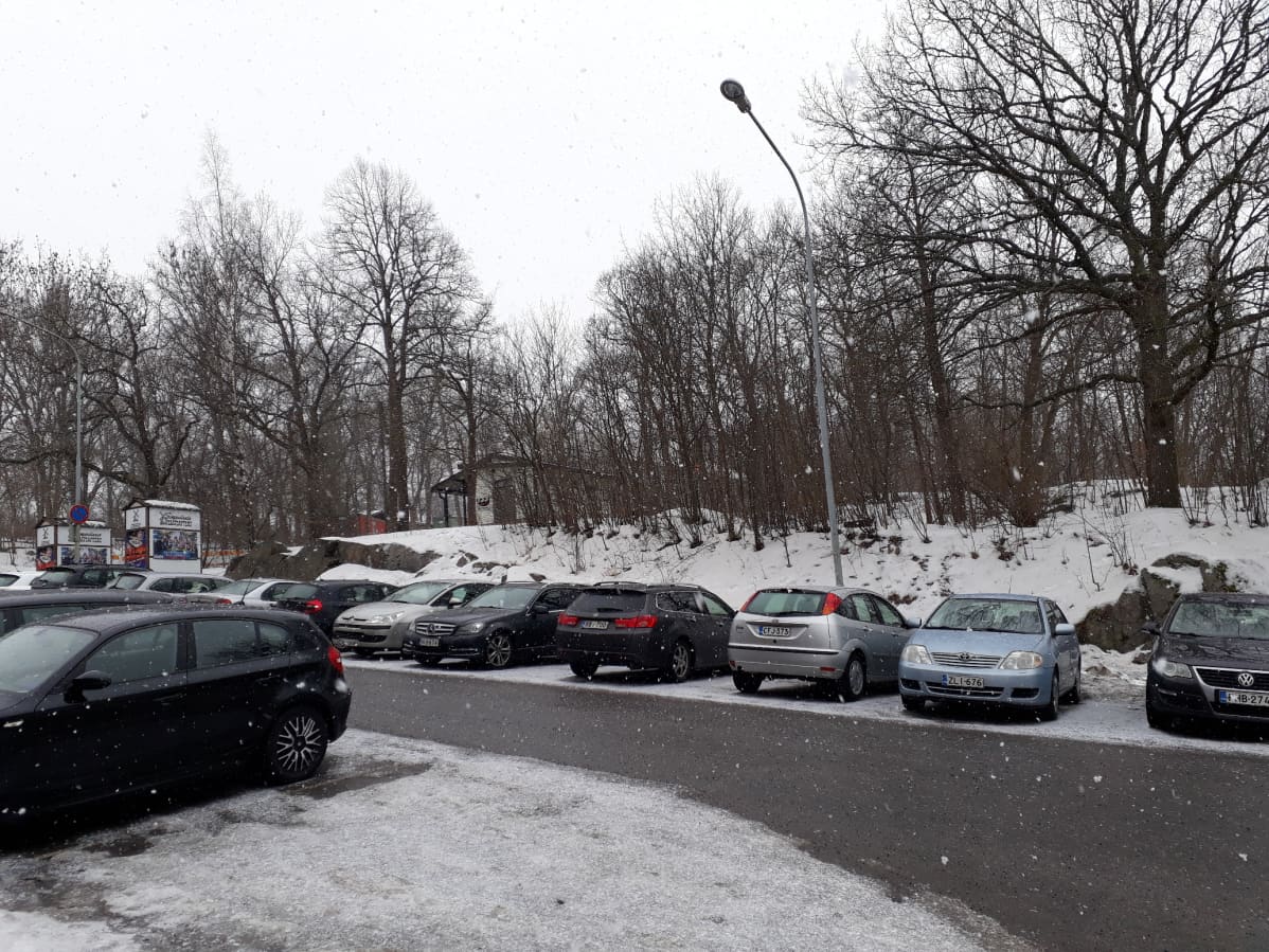 Urheilupuiston osa, johon on suunniteltu Veritaksen pääkonttoria.