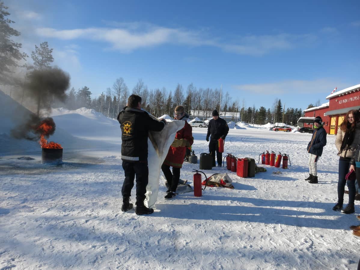 Nou Hätä-pelastusharjoitus Kolarin paloasemalla