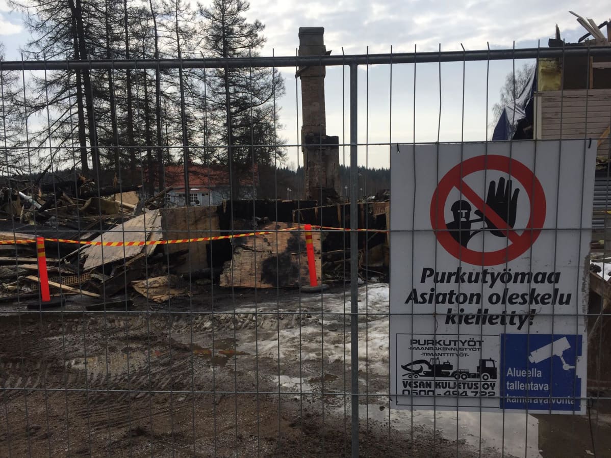 Purkutyömaan aita