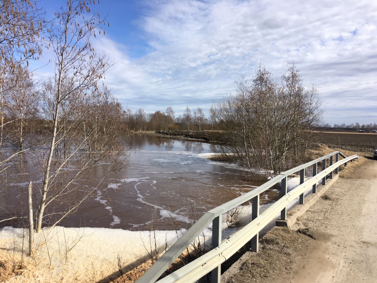 Lapuanjoen tulvaluukut avataan, jos vedenpinta nousee tulvarajalle.