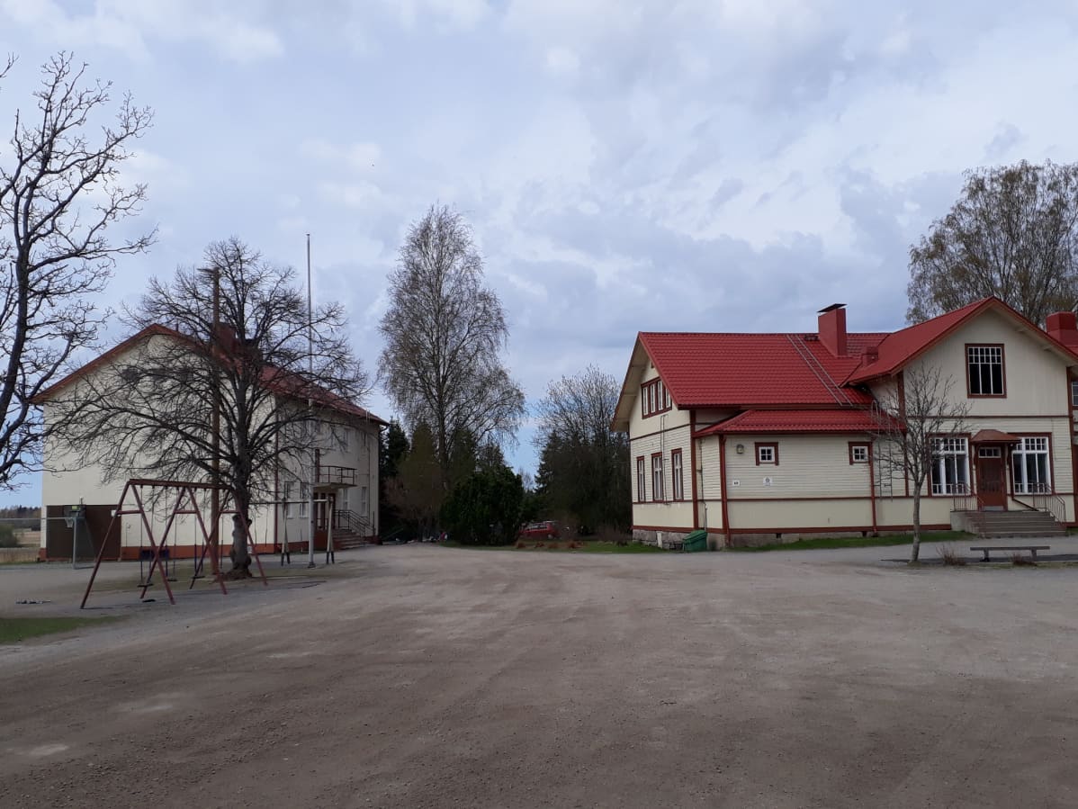 Tarvaisten koulu