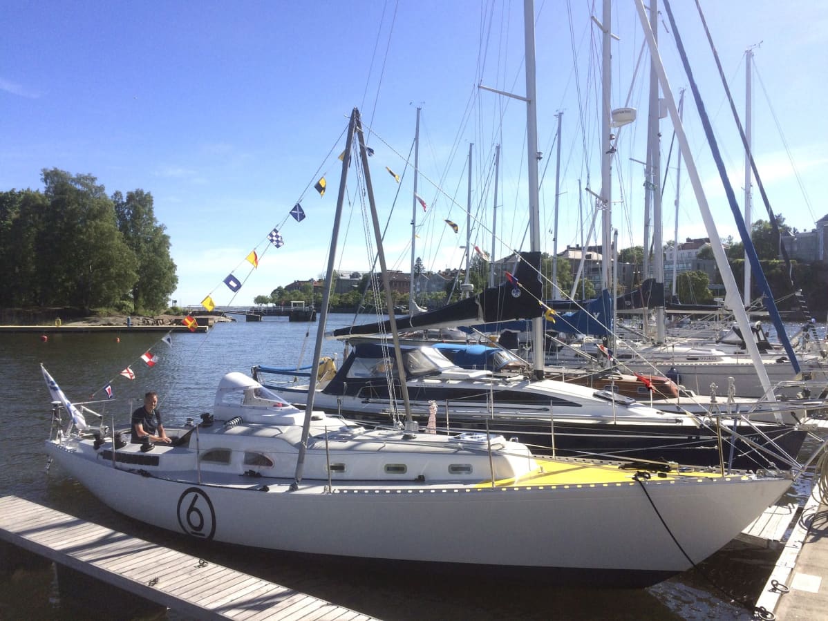 Tapio Lehtinen ja veneensä Asteria