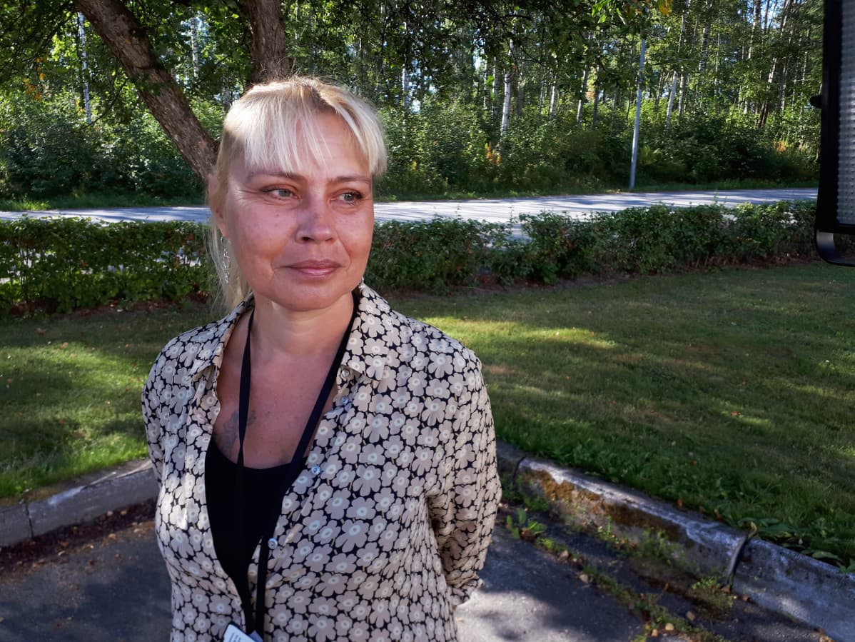 Kirsi Santama on vs. palvelupäällikkö Jyväskylän kaupungin vanhuspalveluissa