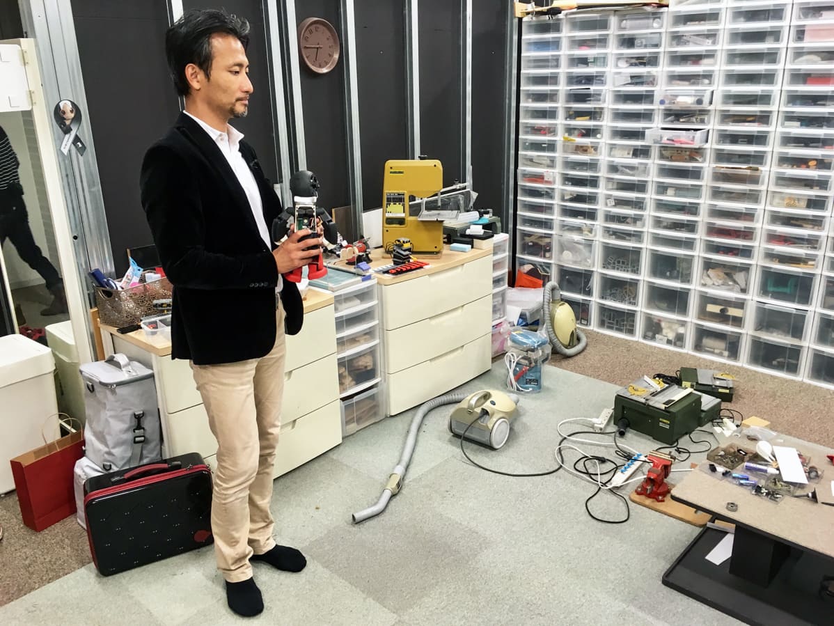 Takahashi ja minirobotit.