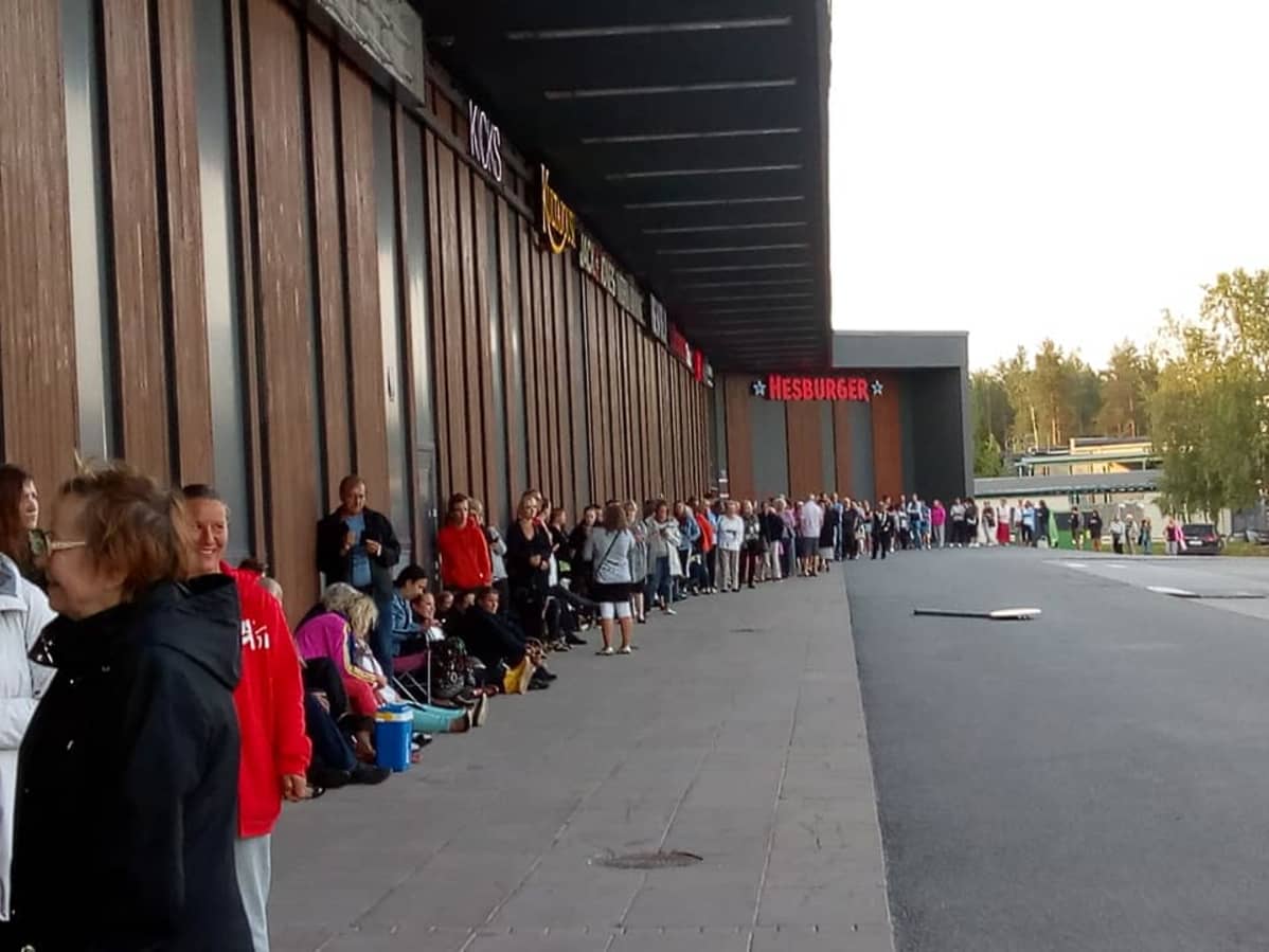 Vaasassa muumi-mukeja jonotettiin myös aamulla.