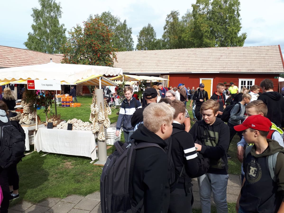 Ruokamessut veti väkeä avauspäivänä.