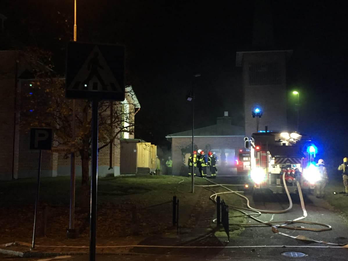 Pelastuslaitos sai hälytyksen illalla kello 21:43.