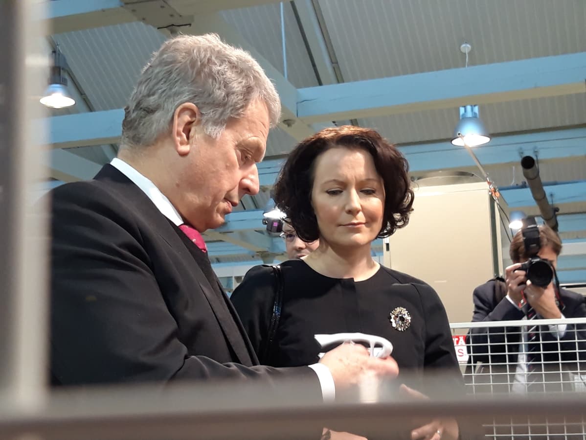 Tasavallan presidentti Sauli Niinistö ja rouva Jenni Haukio tutustumassa Technobotniaan Vaasassa.