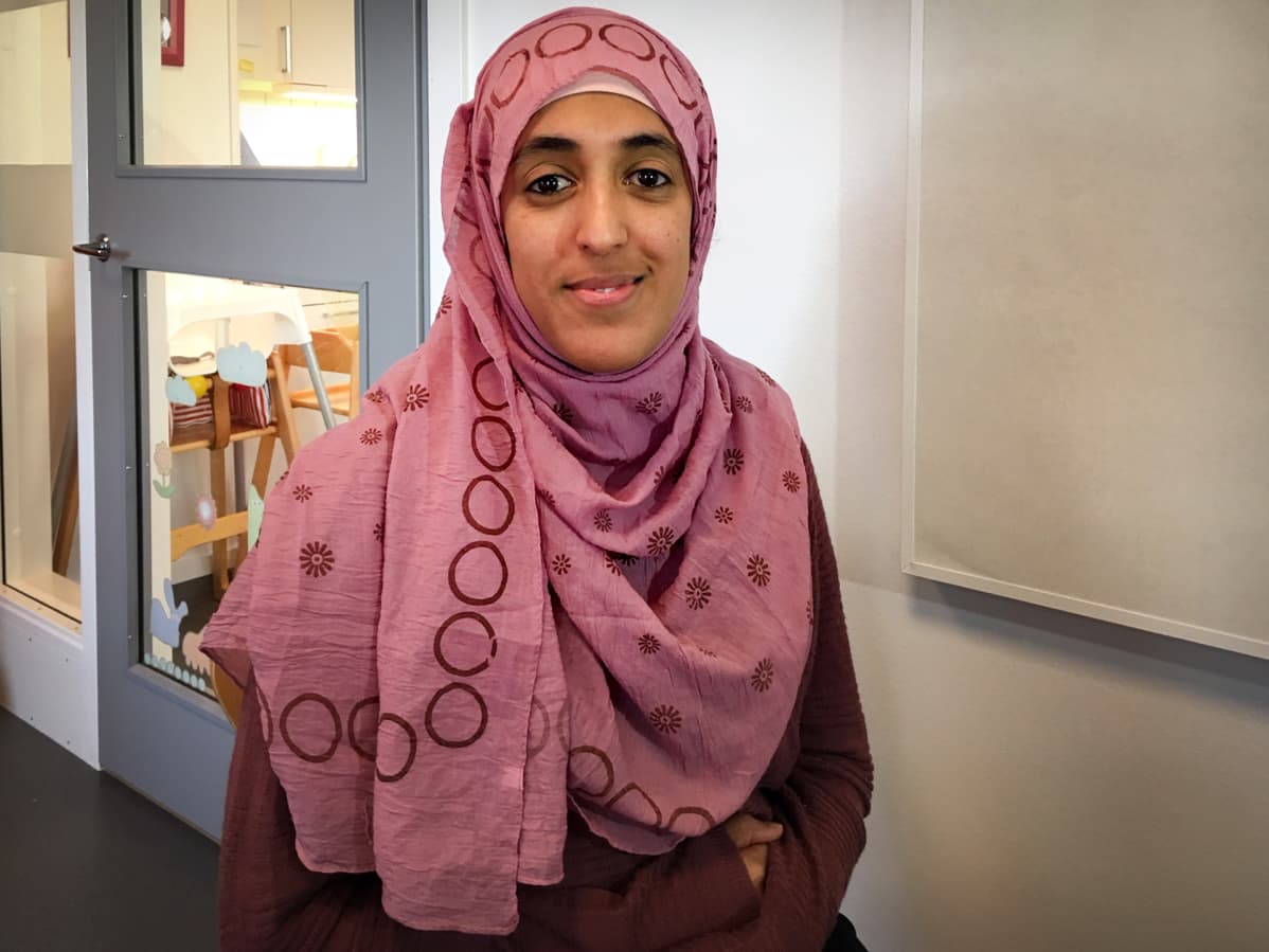 Sairaanhoitaja Hanae Nurahmed on kahden lapsen äiti.
