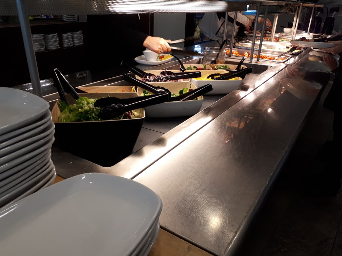 Valtakunnallisten lounasketjujen ravintolat ovat usein avoimia myös muille kuin yritysasiakkaille.