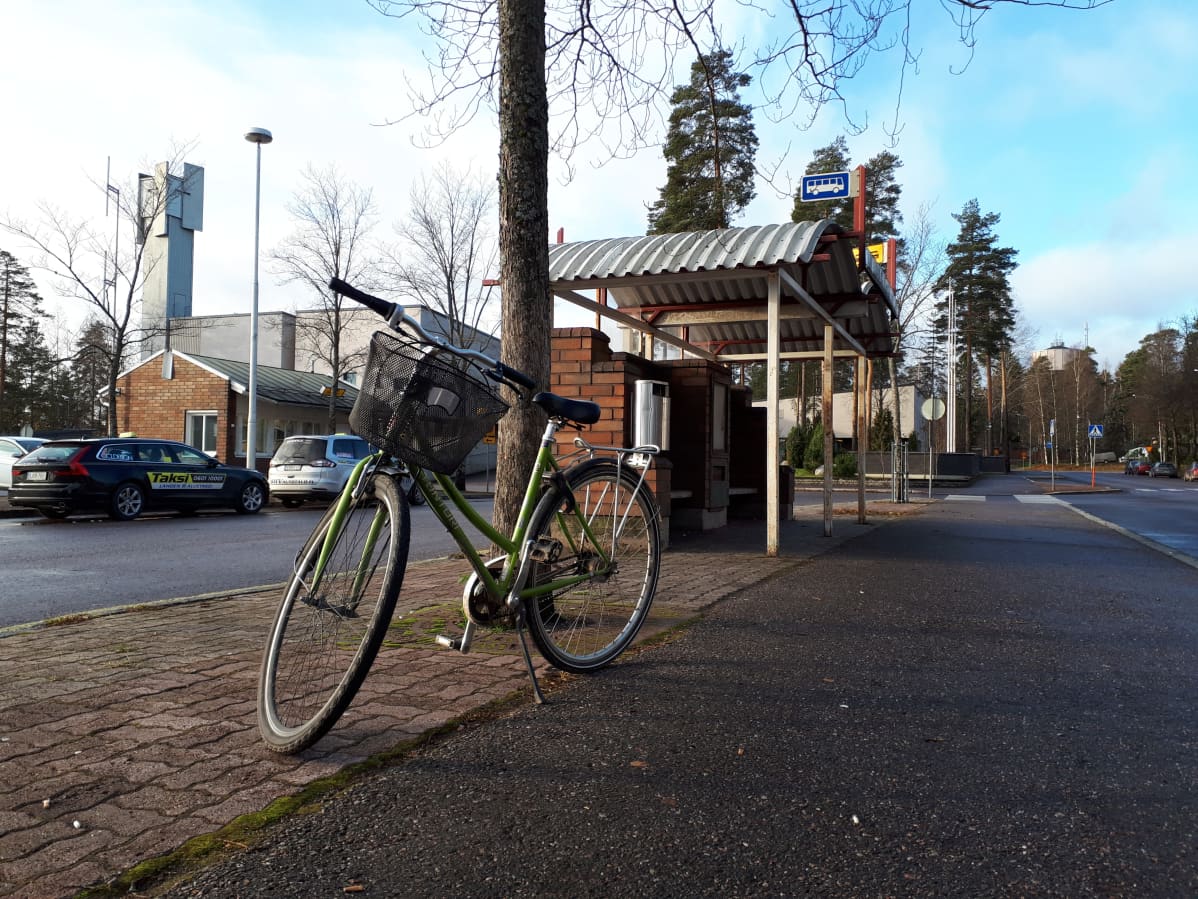 Polkupyörä bussipysäkillä