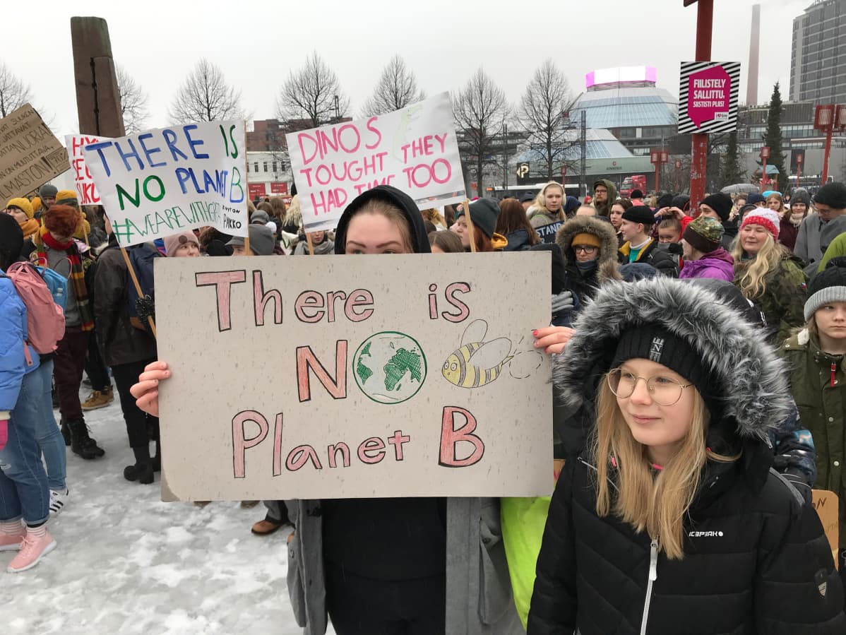 Tampereen mielenilmaus kokoontui Sorin aukiolle ja jatkaa siitä Keskustorille.