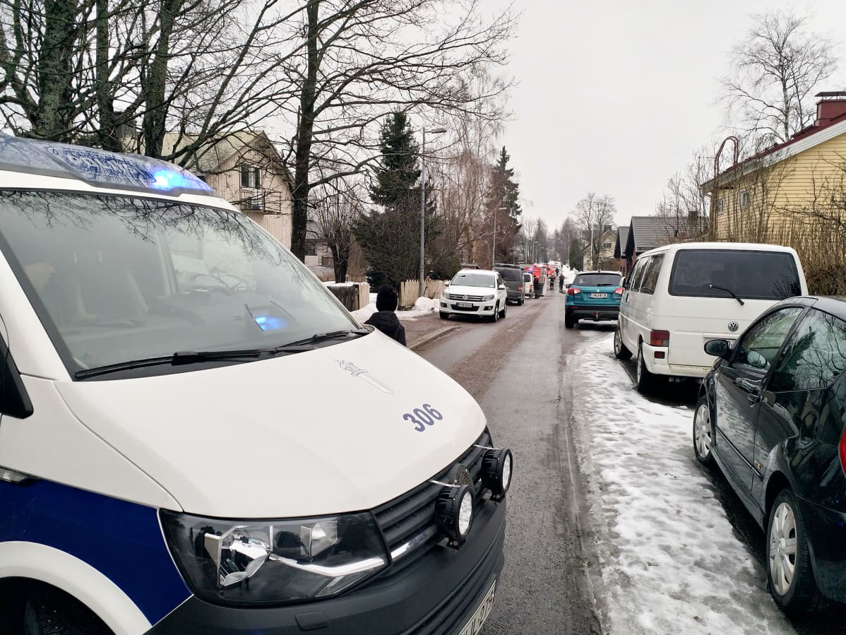Neljän huoneiston pientalo on palanut pahoin Helsingissä Malmin Pihatiellä