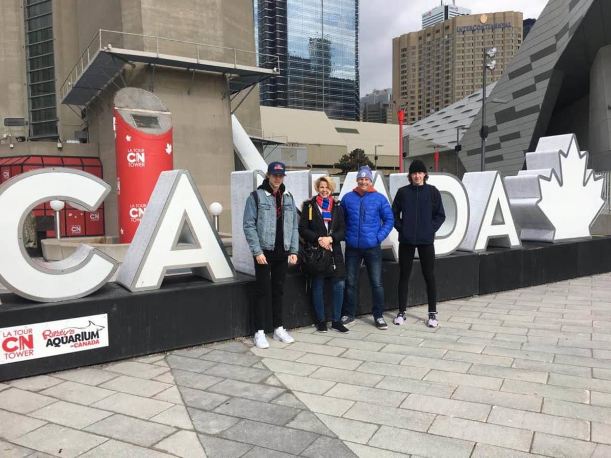 Alec, Kaisa-Leena, Kai ja Jesper Ahlroth Torontossa.