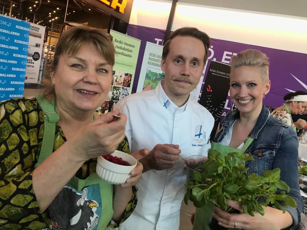 Hanna Talikainen, Juha Lehtonen ja Tuula Puranen.