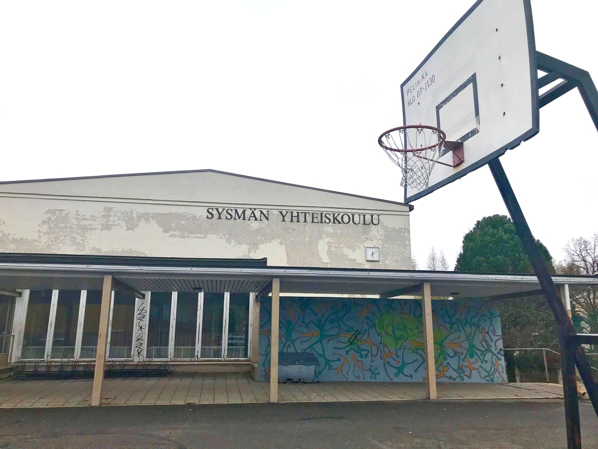Sysmän yhteiskoulu, koripalloteline
