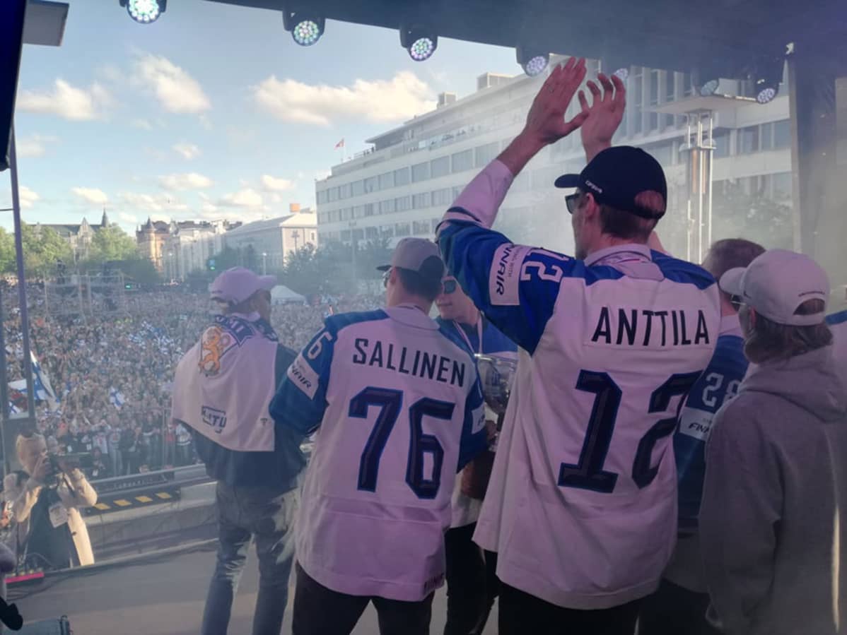 Leijonat lavalla