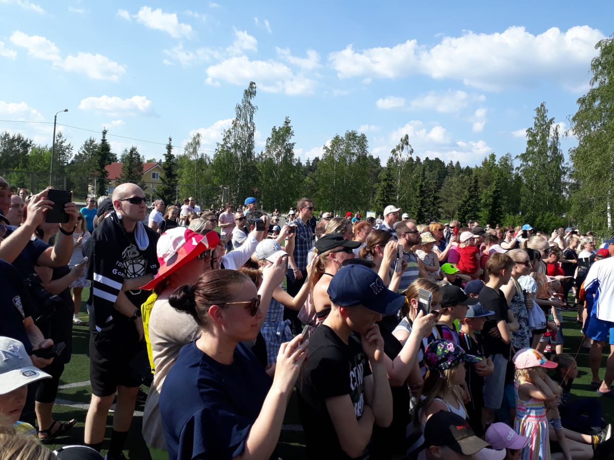 Väenpaljoutta Liedossa.