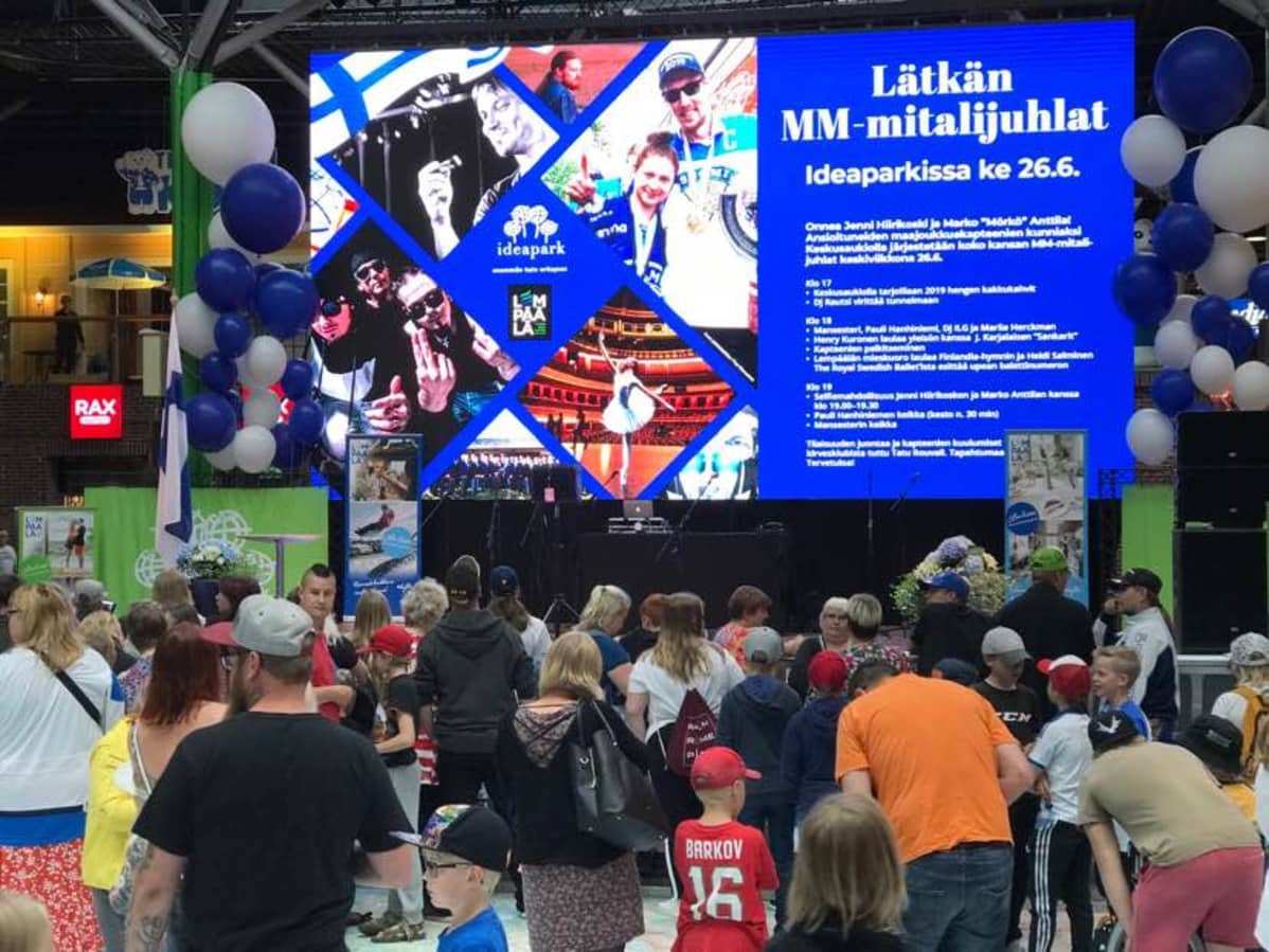 Väkeä saapuu ideaparkiin