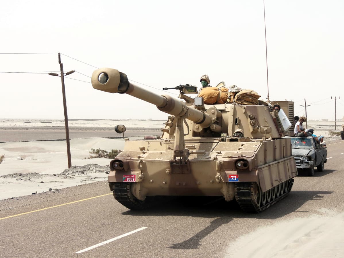 Arabiemiraattien M-109 panssarihaupitsi Jemenissä elokuussa 2015.