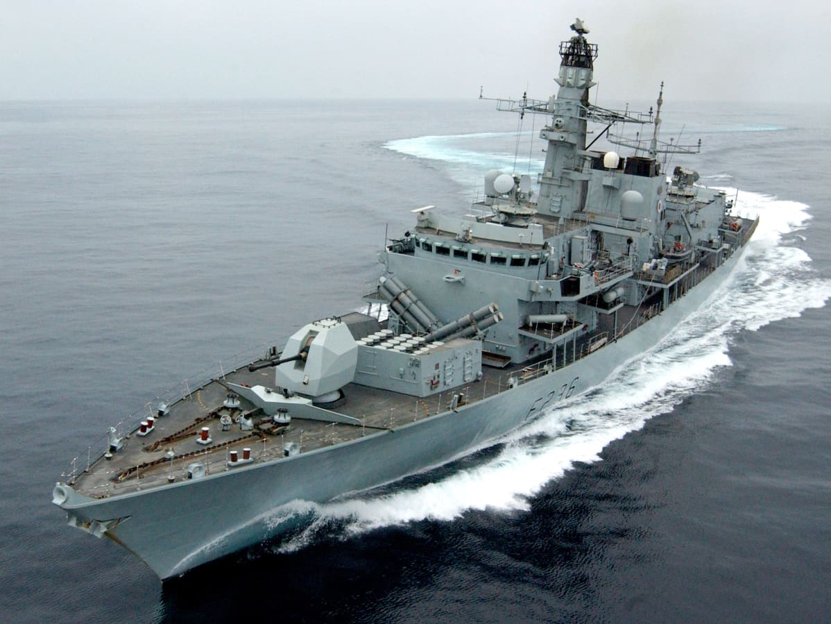 Kuninkaallisen laivaston fregatti HMS Montrose.