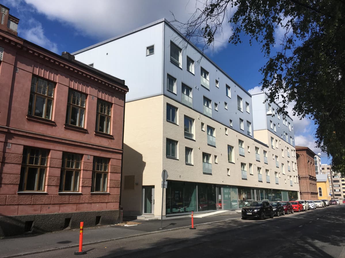 Asunto Oy Vaasan Priimus sijaitsee Kirkkopuistikolla Wasa Teaternin vieressä.