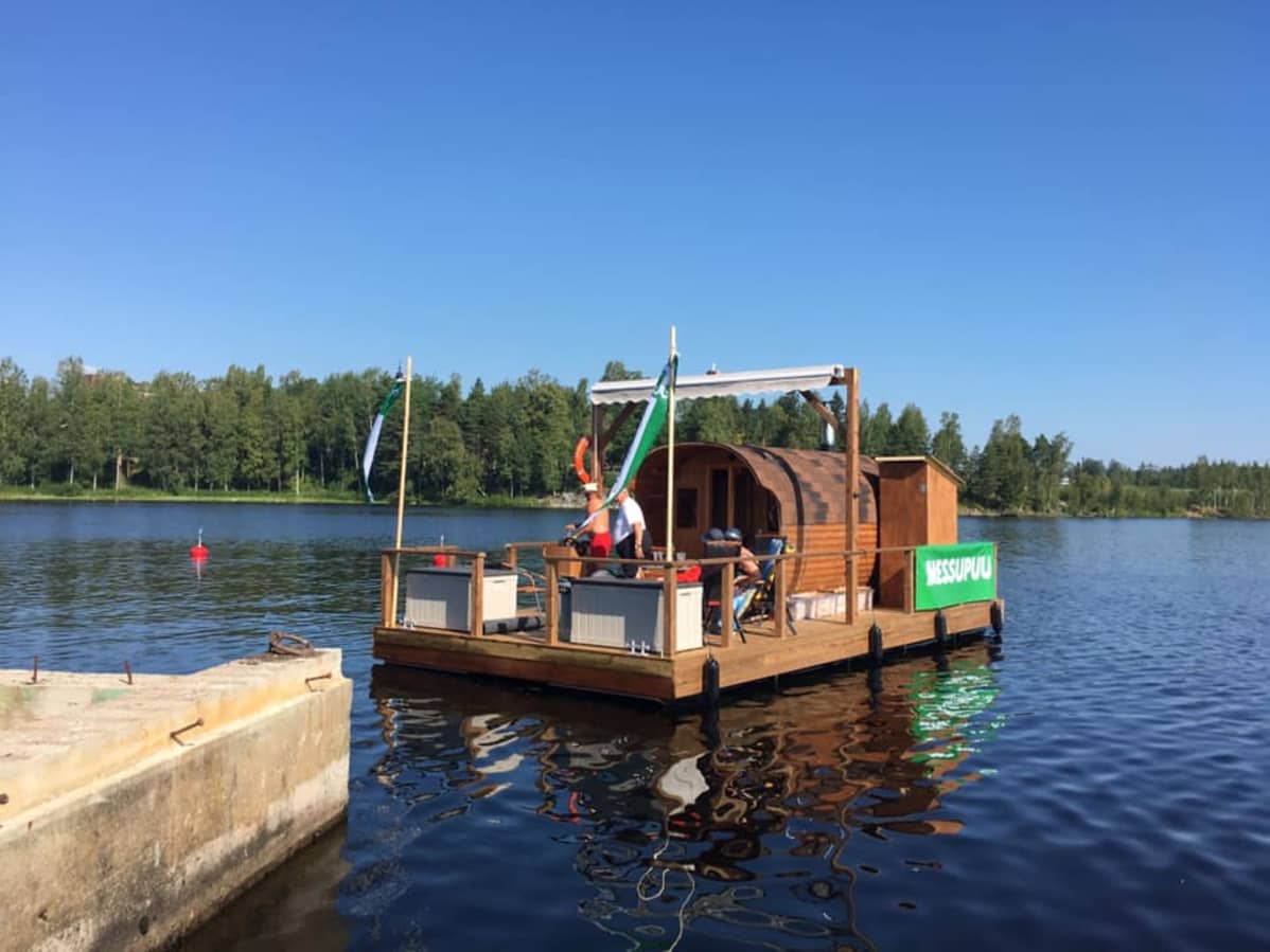 Saunalautta lähdössä liikkeelle