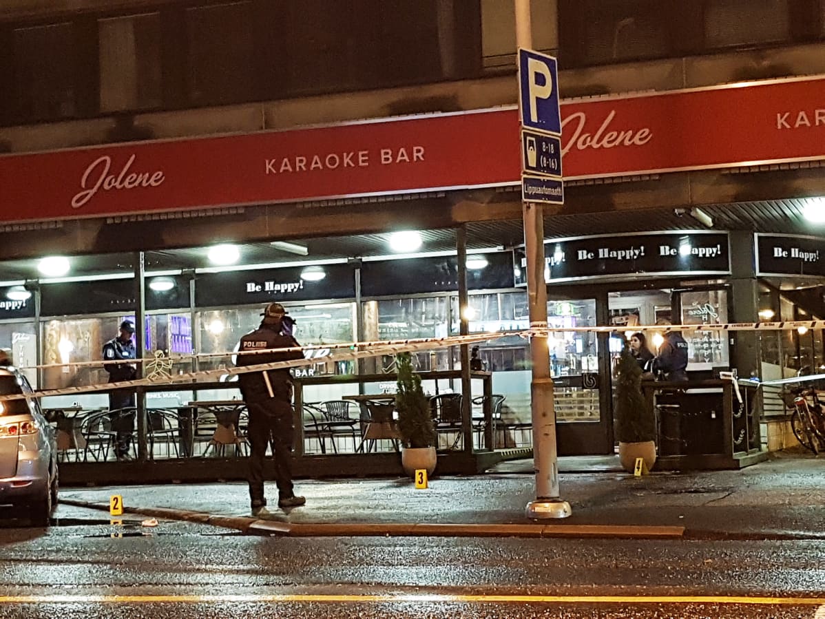 Poliisin eristämä ravintola Porin keskustassa.